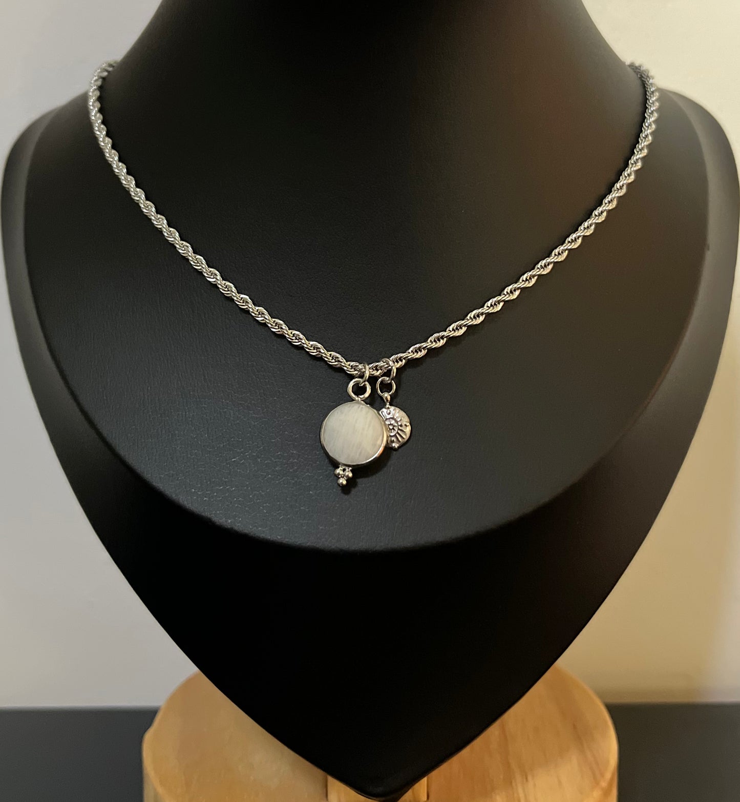 Collier OLI